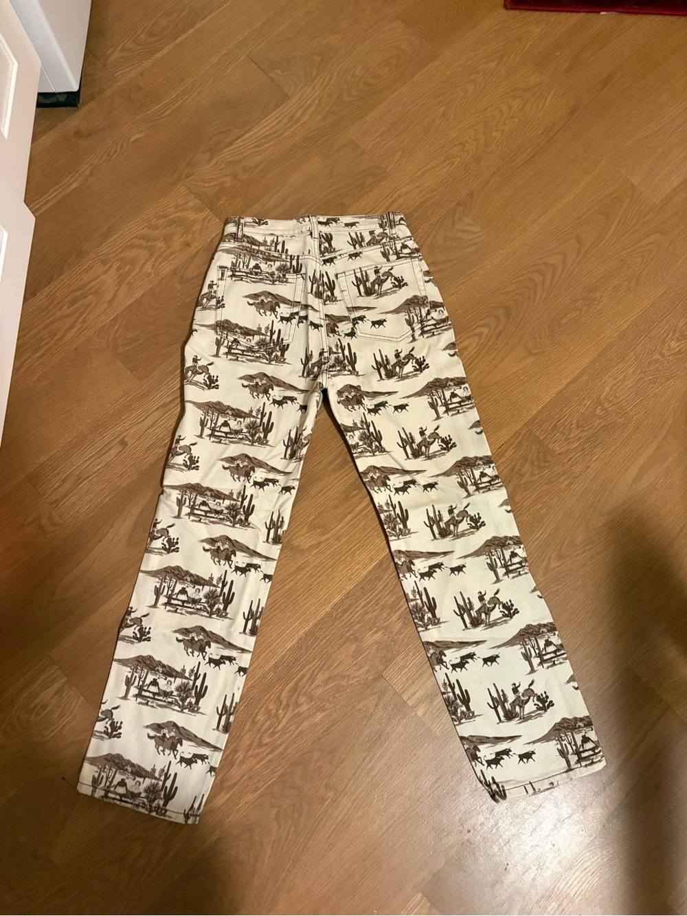 Reformation Sonora Jeans Desert Sand Western Cowboy Print Jeans in Size 26 - Picture 4 of 4